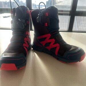 Northface kids snow boot size 3.5